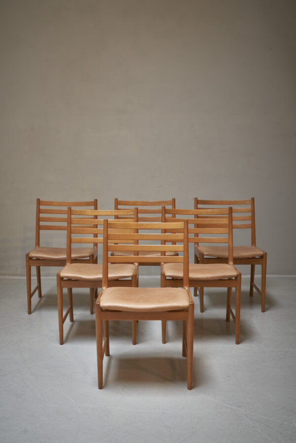025_Showroom144_kai-lyngfeldt-larsen-dining-chairs_01