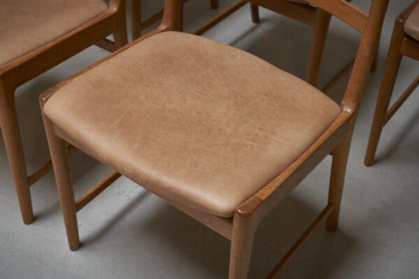 025_Showroom144_kai-lyngfeldt-larsen-dining-chairs_03