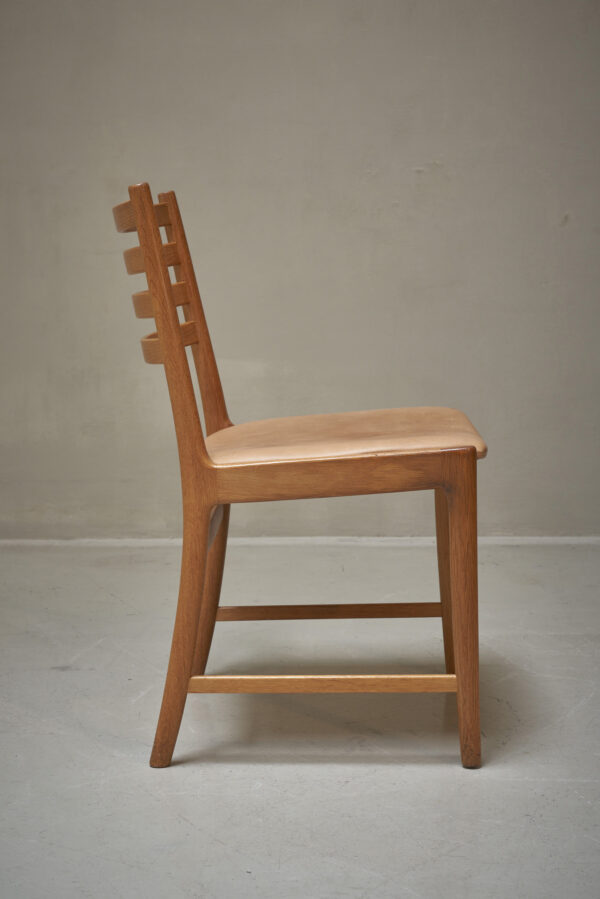 025_Showroom144_kai-lyngfeldt-larsen-dining-chairs_05