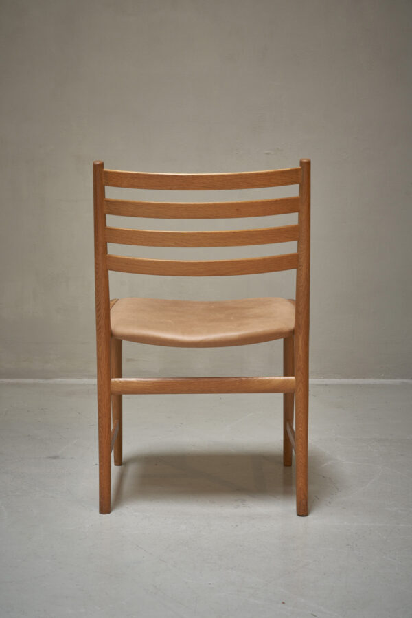 025_Showroom144_kai-lyngfeldt-larsen-dining-chairs_06