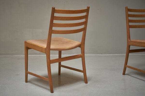025_Showroom144_kai-lyngfeldt-larsen-dining-chairs_07