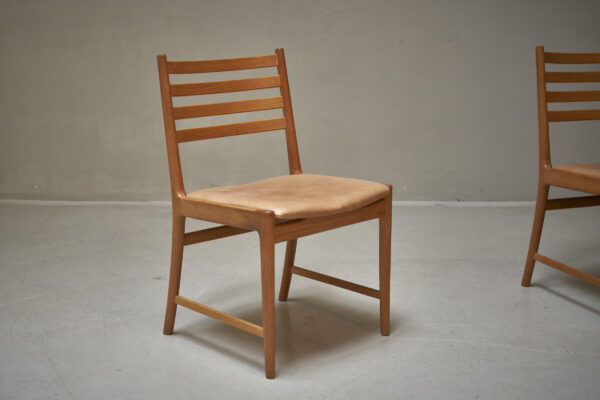 025_Showroom144_kai-lyngfeldt-larsen-dining-chairs_08