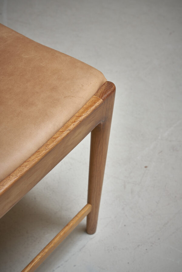 025_Showroom144_kai-lyngfeldt-larsen-dining-chairs_10