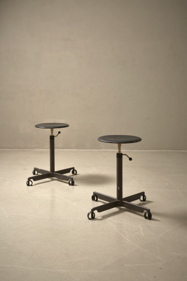 022_Showroom144_KEVI-architect-stool_01