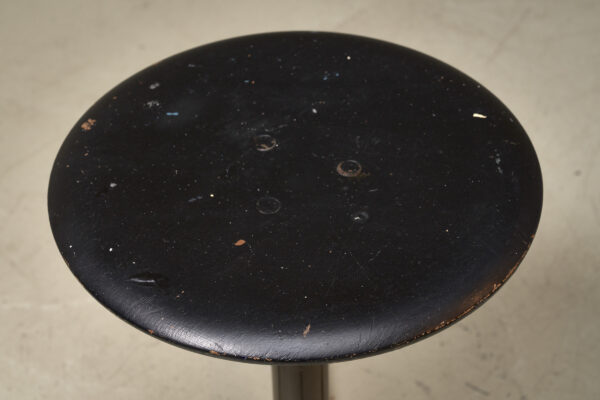 022_Showroom144_KEVI-architect-stool_05