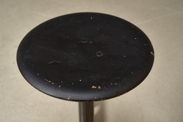 022_Showroom144_KEVI-architect-stool_06